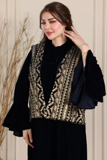 جلابية مخمل قطعتين بجاكيت مطرز كمبيوتر وكم فرنسي