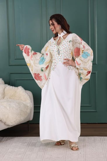 جلابية باربي بتطريز شك في الصدر وأكمام شيفون مورد بحزام داخلي مخفي