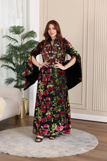 جلاية شيفون مورد مخمل بتطريز شك وكرستال في الصدر