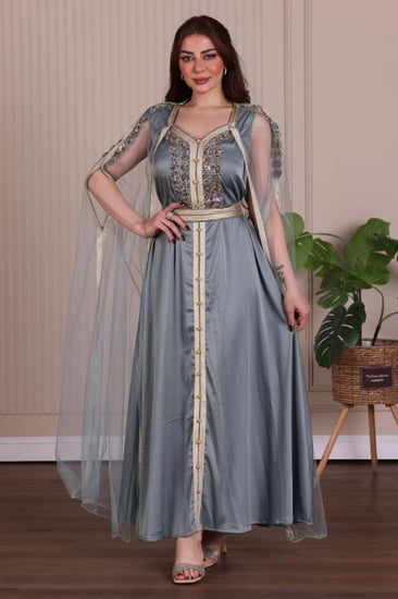 قفطان مغربي قطعتين من الساتان والتل المطرز بالكرستال