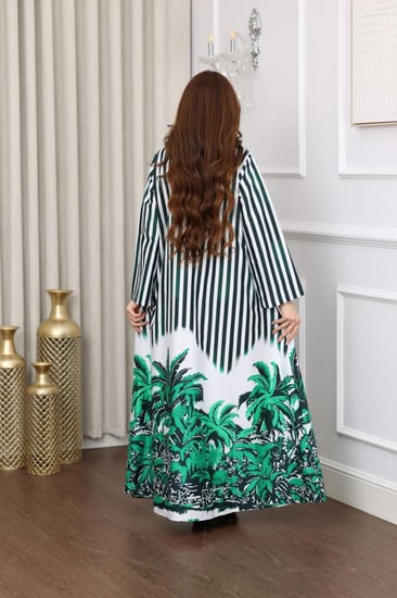 جلابية مقلمة بمطبوعات التراث السعودي ( النخل ) وصورة في الصدر