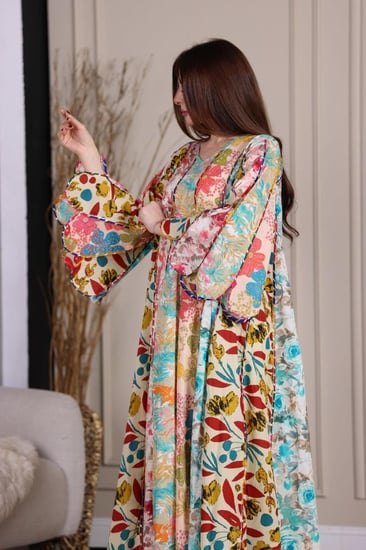 جلابية قطن مقلمة بالوان جميلة وقصة مقوسة في الاطراف