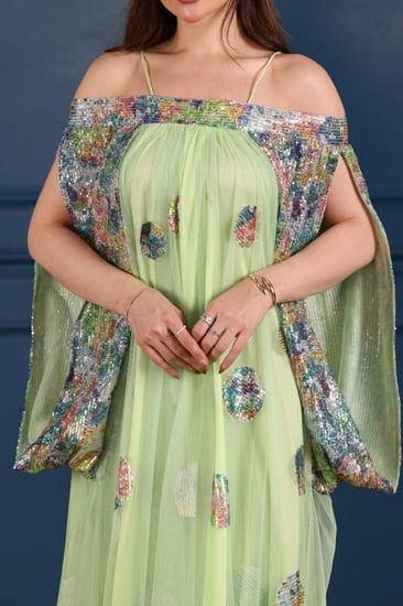 فستان تل بأكمام واسعه من الترتر