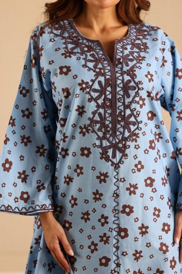 جلابية روز مطرزة وأنيقة