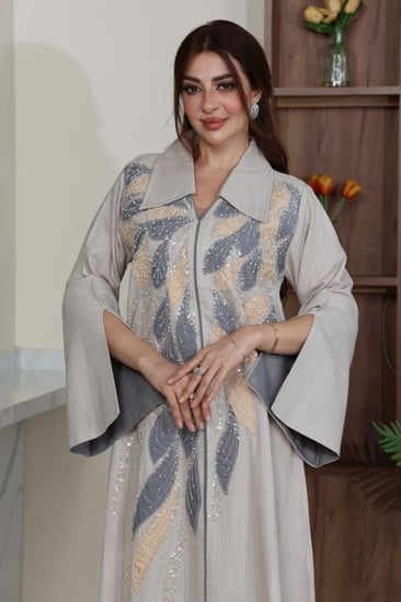 جلابية لينن برقبة قلاب ممزوجة بكلفة مطرزة