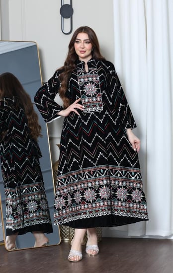 جلابية مخمل بتطريز تراثي أنيق