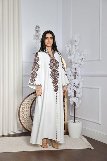 جلابية بخامة باربي بتطريز راقي