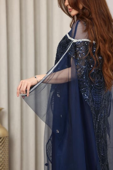 فستان تل بكلفة مطرزة