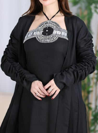 جلابية لينن قطعتين كويتية ممزوجة بالتل بتطريز كرستالات في الصدر