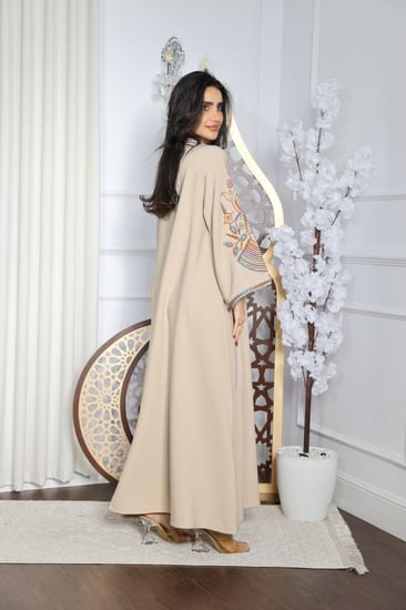 جلابية بخامة باربي بتطريز راقي