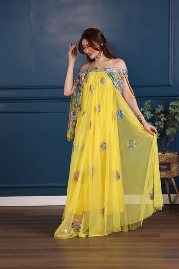 فستان تل بأكمام واسعه من الترتر