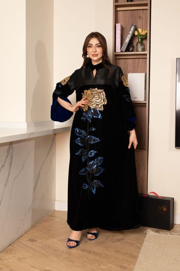 جلابية مخمل ممزوجة بخامة التفتة في الصدر وتطريز من الامام