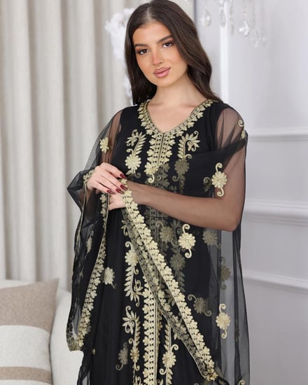 جلابية ( نشل ) بالتل والتطريز الذهبي