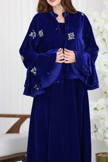 جلابية مخمل قطعتين بجاكيت مطرز ترتر وكم فرنسي