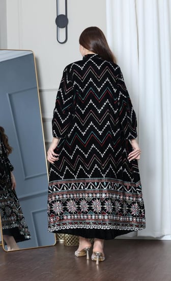 جلابية مخمل بتطريز تراثي أنيق