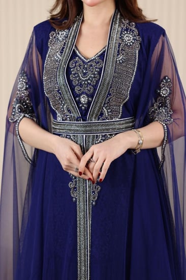 جلابية قفطان قطعتين فراشة بتطريز عريض في الصدر و بطانة دانتيل وتل