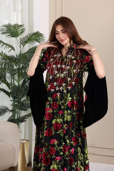 جلاية شيفون مورد مخمل بتطريز شك وكرستال في الصدر