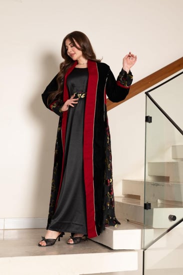 جلابية مخمل قطعتين بإضافة الشيفون المورد بالقطيفة