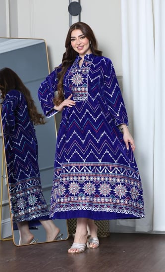 جلابية مخمل بتطريز تراثي أنيق