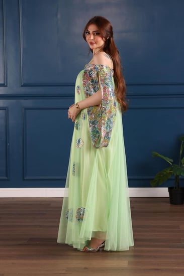 فستان تل بأكمام واسعه من الترتر