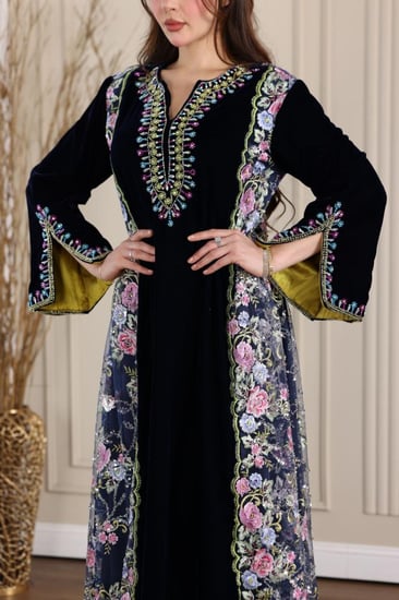 جلابية مخمل بتطريز شك يدوي والتل المطرز