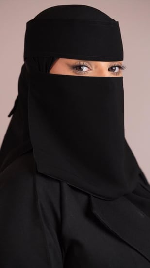 عدد ( 6 ) نقاب ملكي  مبطن حرير أسود (ربطة)