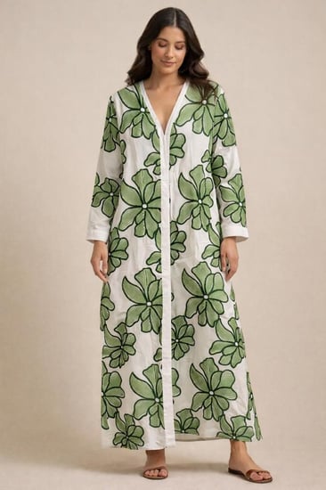 جلابية مع تطريز من الأمام