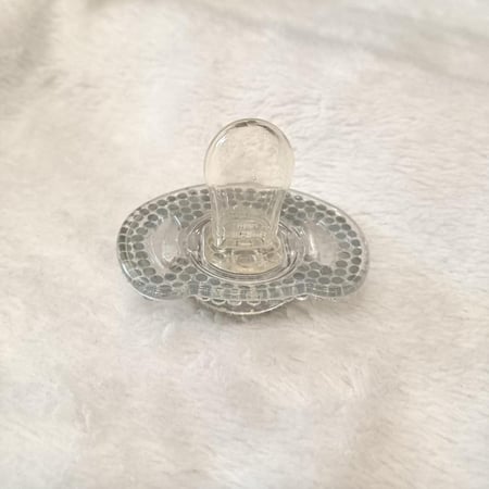 لهايه الأحرف شفافه مع مشبك