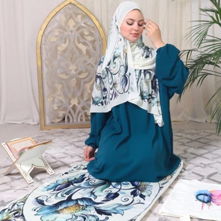 طقم صلاة مكون من سجادة وشرشف صلاة (قطعتين شرشف وحجاب مفصولين)ومسبحة وشنطه خفيفه