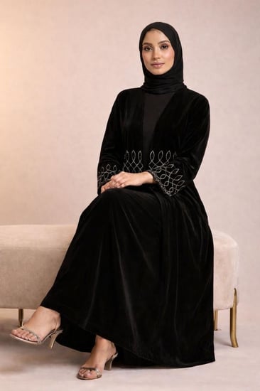 عباية مخمل مطرزة ب خيوط ذهبي