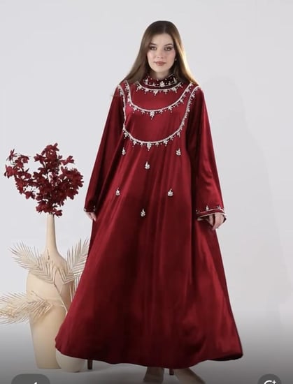 جلابية مخمل لون ماروني مع شك ولولو على الصدر