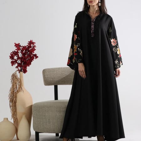 جلابية مع ريش وشك على الصدر فري سايز