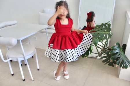 الفستان الأحمر