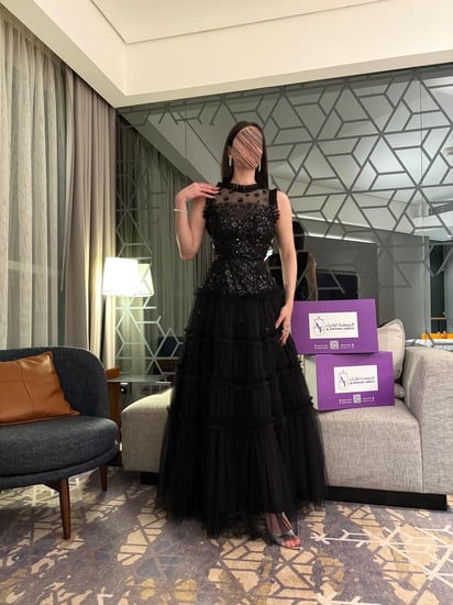 فستان اسود سهرة بتفاصيل انيقة
