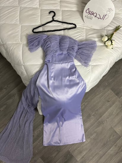 فستان سهره فخم ماسك عالجسم بشال من الجنب