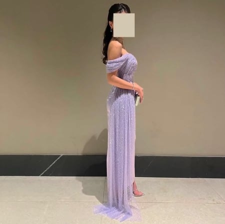 فستان سهره فخم ماسك عالجسم بشال من الجنب