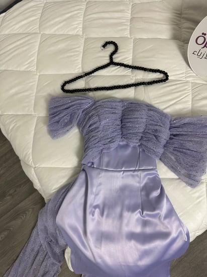 فستان سهره فخم ماسك عالجسم بشال من الجنب