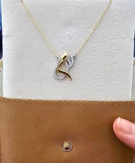 سلسال الحروف يليق بك / صممناه لك  لأن كل حرف فيك له معنى