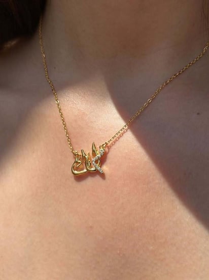 سلسال الحروف يليق بك / صممناه لك  لأن كل حرف فيك له معنى