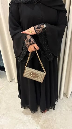عباية ترف بالفراشة دانتيل اسود فاحم ملكي رقمها 6651