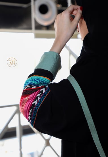 عبايه بألوان مميزه انيقه عمليه  قومي باختيار قماش عبائتك  لتصبح شتويه او صيفيه