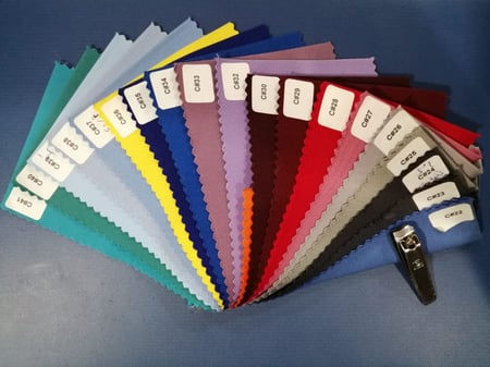 سكراب نسائي أزرق غامق V طويل جميل 4جيوب أماميه مع بنسات أماميه و3 جيوب بالبنطلون مع لستك وخيط موديل رقم RASL020