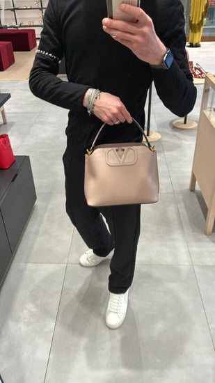 شنطة فالنتينو غارافاني