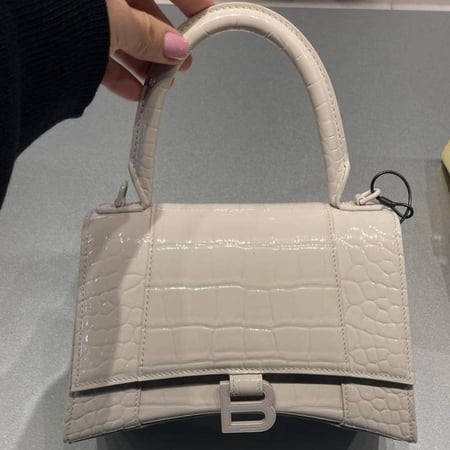 شنطة بالنسياقا