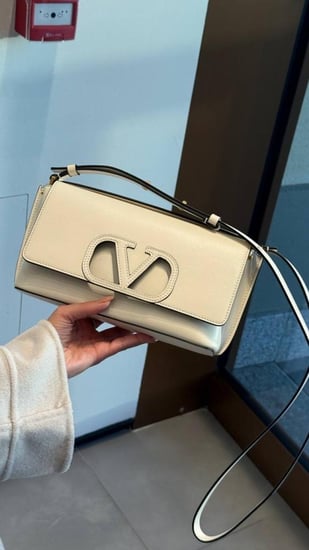 شنطة فالنتينو غارافاني