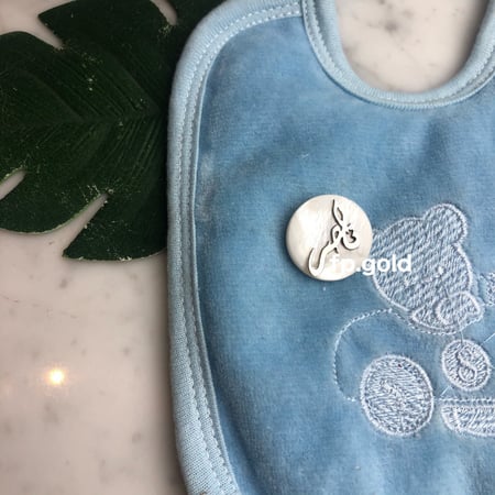 بروش صدف  مطلي فضه المقاس الوسط والكبير للاسم الثنائي فقط