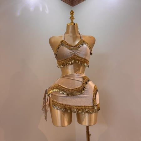 بدلة رقص شرقي قصيرة وفخمة متعددة الالوان