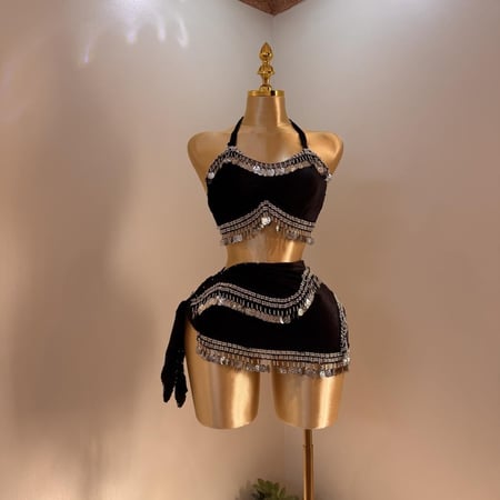 بدلة رقص شرقي قصيرة وفخمة متعددة الالوان