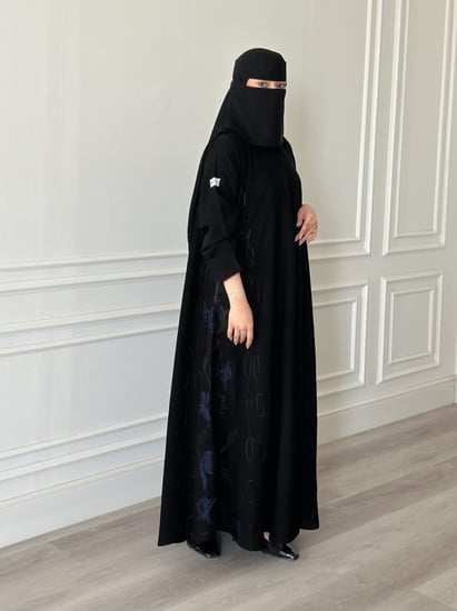 عباية لارا