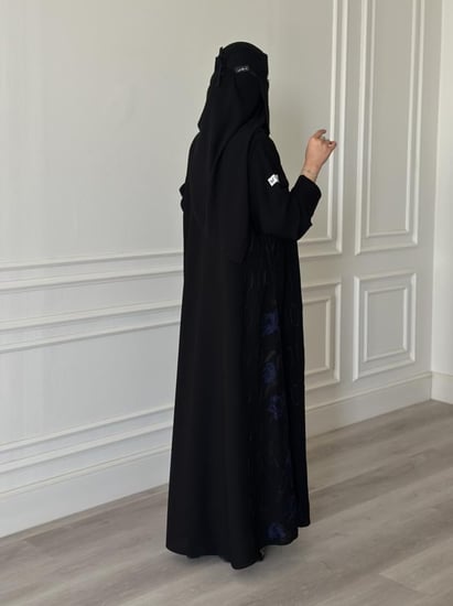 عباية لارا